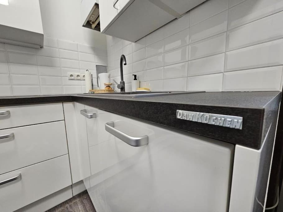 Affordable Suite In Vienna'S Hotpoint Exterior foto