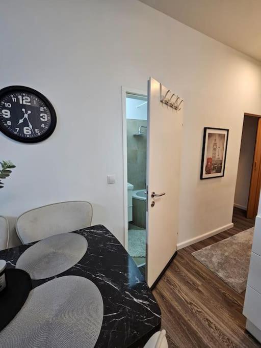 Affordable Suite In Vienna'S Hotpoint Exterior foto